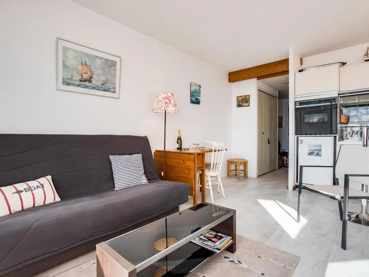 Apartment Studio Les Dauphins By Interhome Quiberon